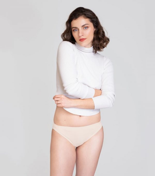 Nohavičky klasik Créeme - pohľad na modelku zpredu