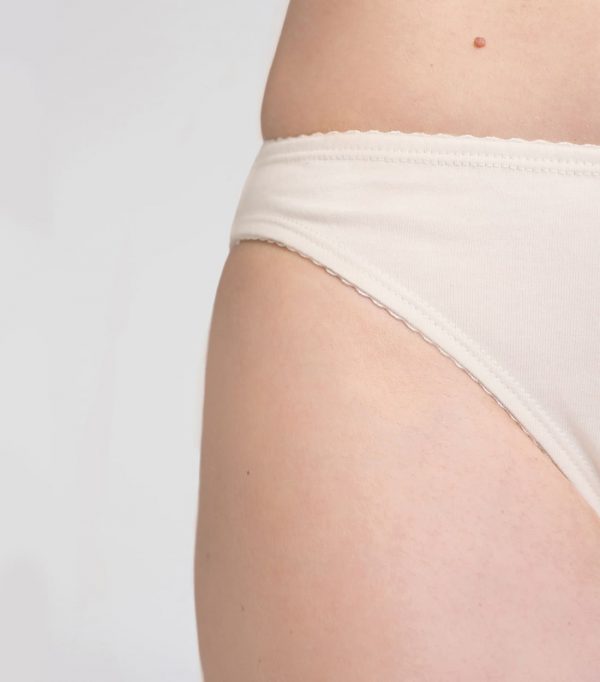 Detail produktu na modelke - Nohavičky klasik Créeme