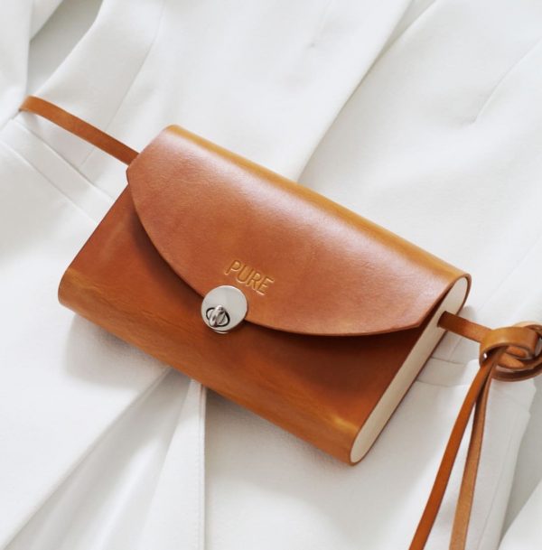 Hnedá kožená kabelka PURE detail