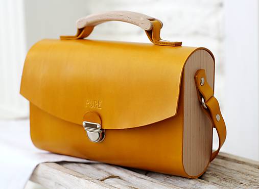 Žltá kabelka s drevenou rúčkou PURE