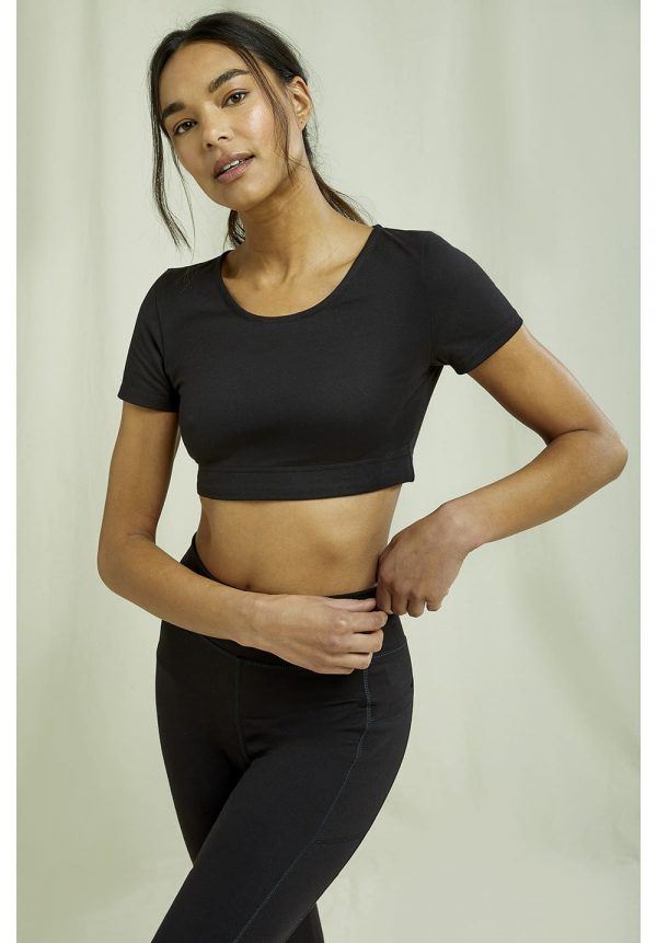 Čierny športový crop top z organickej bavlny objednáte online na SLOVFLOW