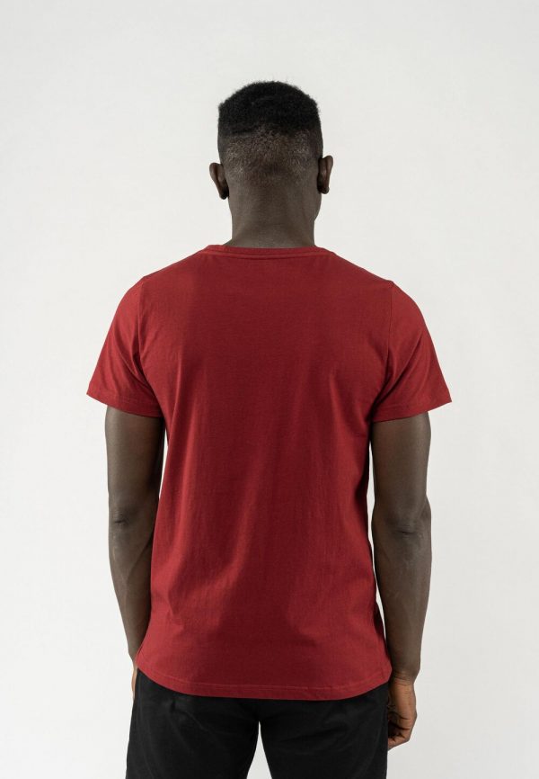 Červené pánske tričko z organickej bavlny zozadu