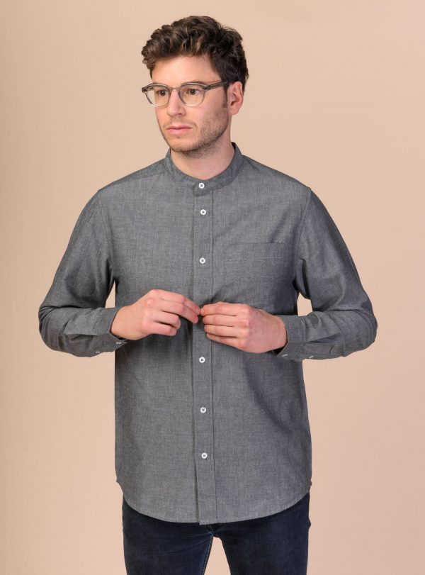 Pánska bavlnená košeľa sivej farby s dlhými rukávmi a stojačikom