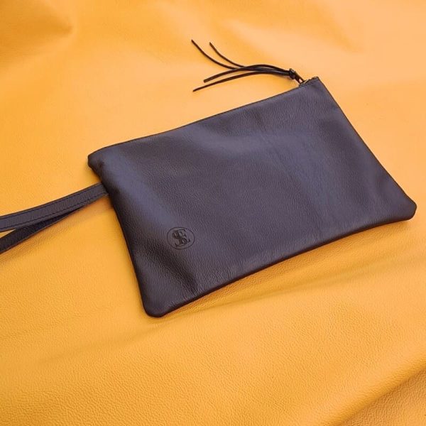 Tmavomodrá kožená listová kabelka od zodpovednej značky SussesBag
