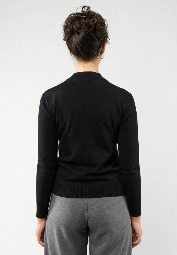 Čierny pletený sveter pre ženy z certifikovanej fairtrade bavlny