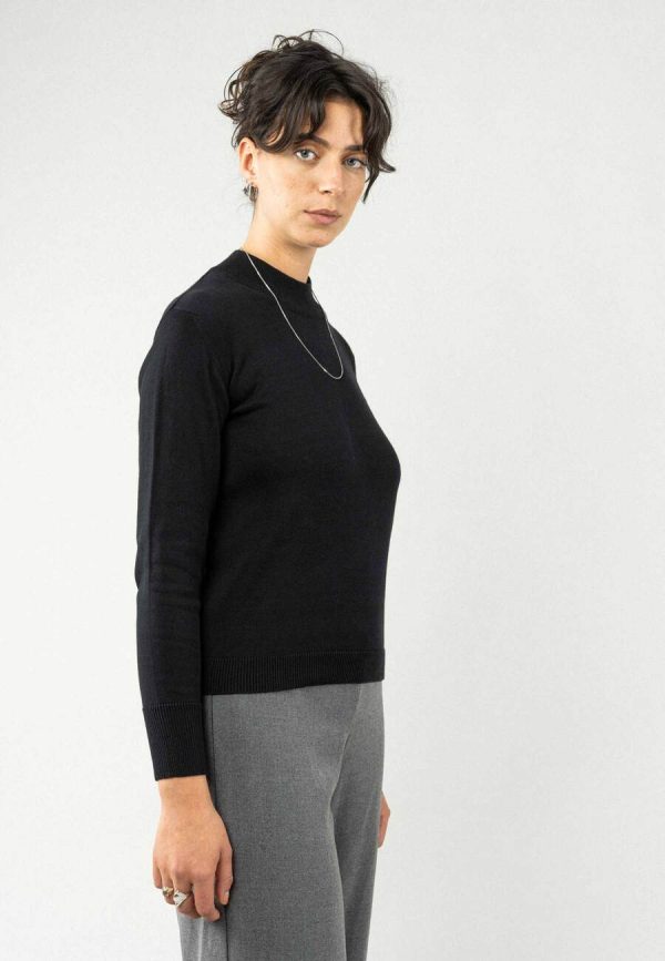 Čierny sveter pre ženy z organickej bavlny objednáte na SLOVFLOw