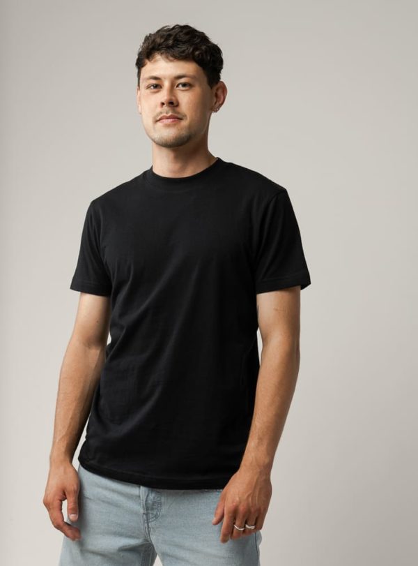 Čierne basic pánske tričko z faitrade bavlny objednáš na SLOVFLOW